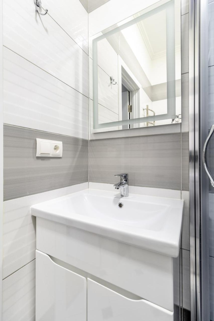 Inshiapartments On Liberty Avenue Лвив Екстериор снимка